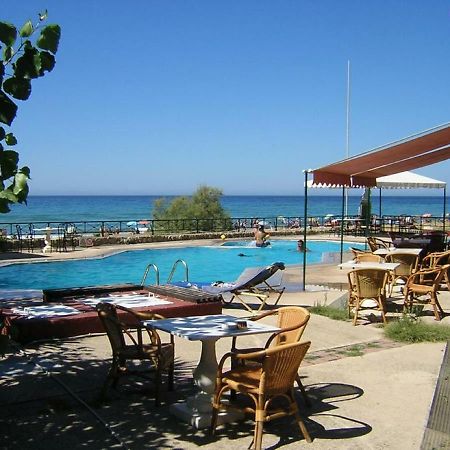 Seafront Calista Beach House With Garden 格利法达 外观 照片