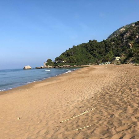 Seafront Calista Beach House With Garden 格利法达 外观 照片