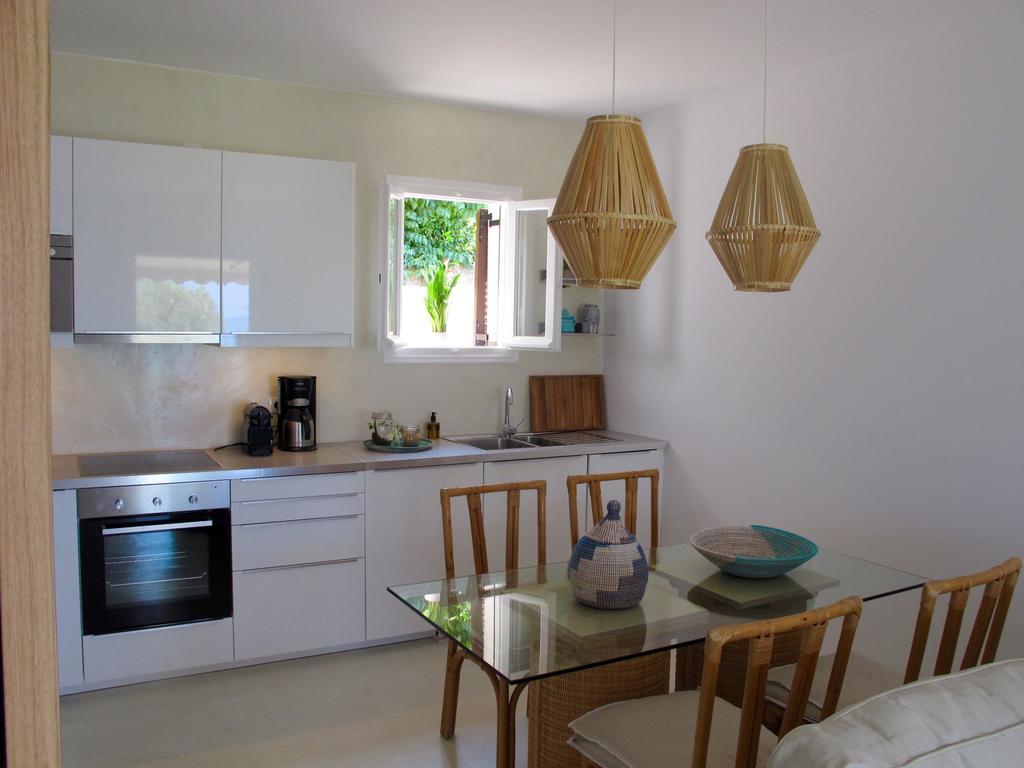 Seafront Calista Beach House With Garden 格利法达 外观 照片