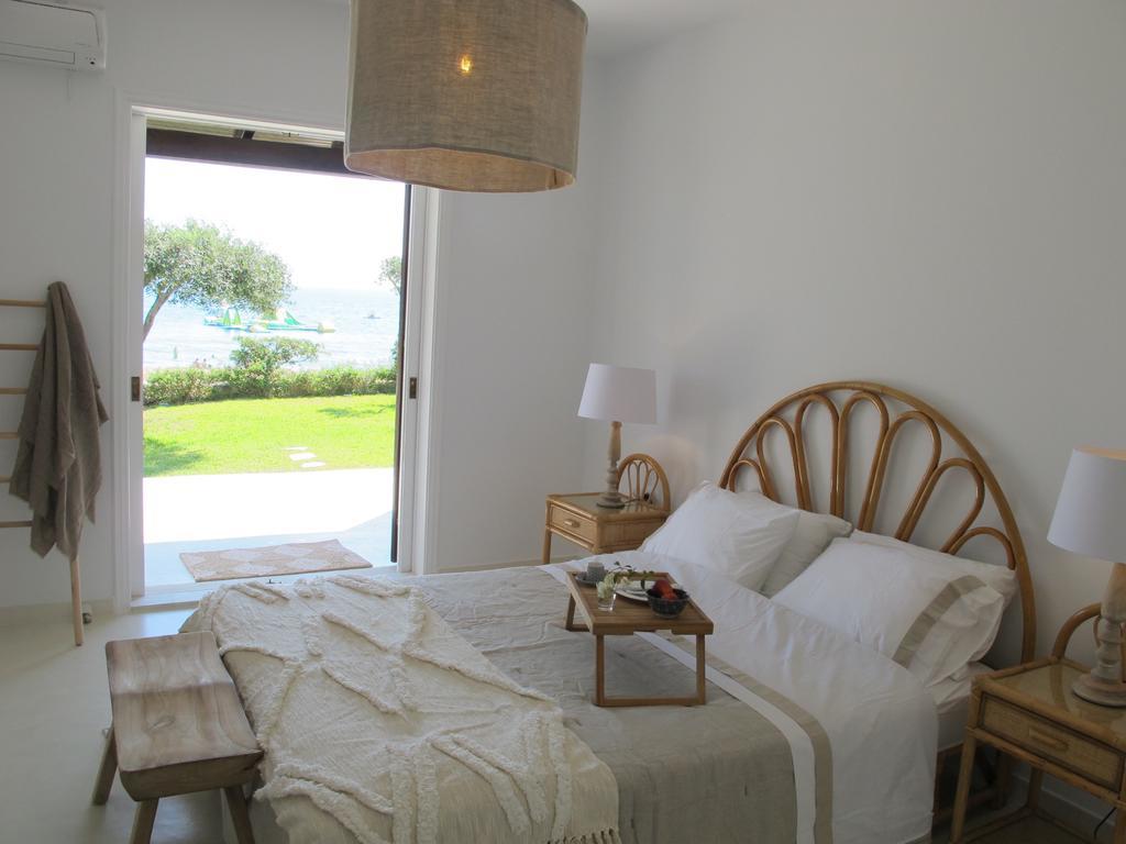 Seafront Calista Beach House With Garden 格利法达 外观 照片