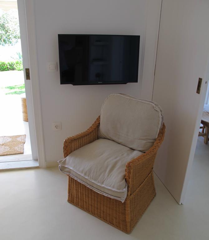 Seafront Calista Beach House With Garden 格利法达 外观 照片
