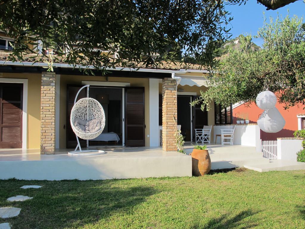 Seafront Calista Beach House With Garden 格利法达 外观 照片