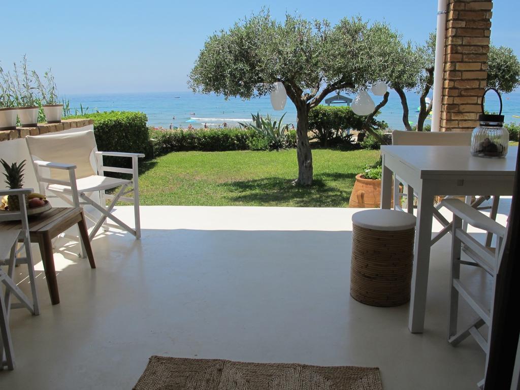 Seafront Calista Beach House With Garden 格利法达 外观 照片