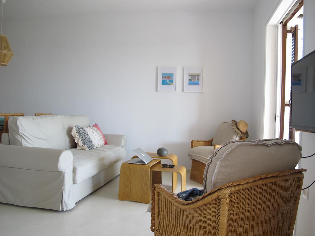 Seafront Calista Beach House With Garden 格利法达 外观 照片