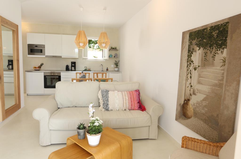 Seafront Calista Beach House With Garden 格利法达 外观 照片