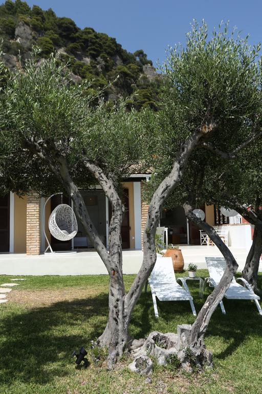 Seafront Calista Beach House With Garden 格利法达 外观 照片