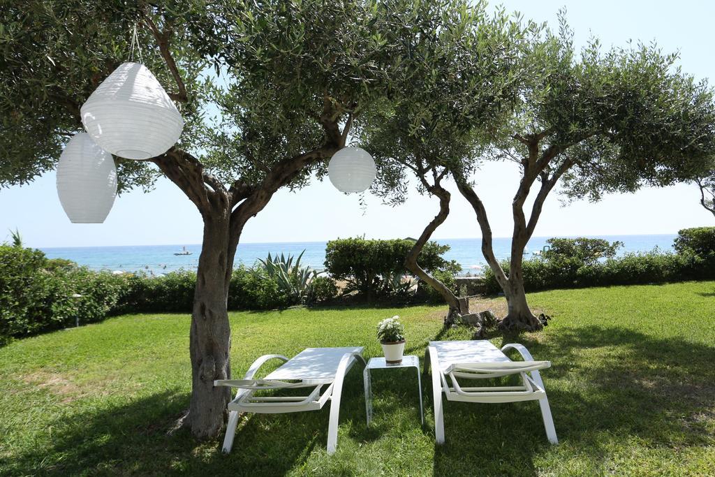 Seafront Calista Beach House With Garden 格利法达 外观 照片